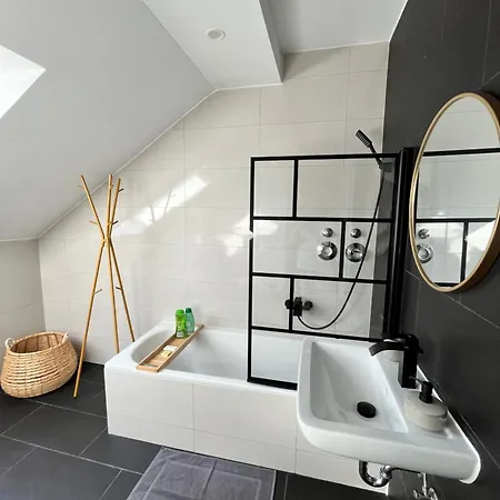 K2-project - Gipfelstuermer - Ueber Den Daechern Von Schlosschemnitz Appartamento